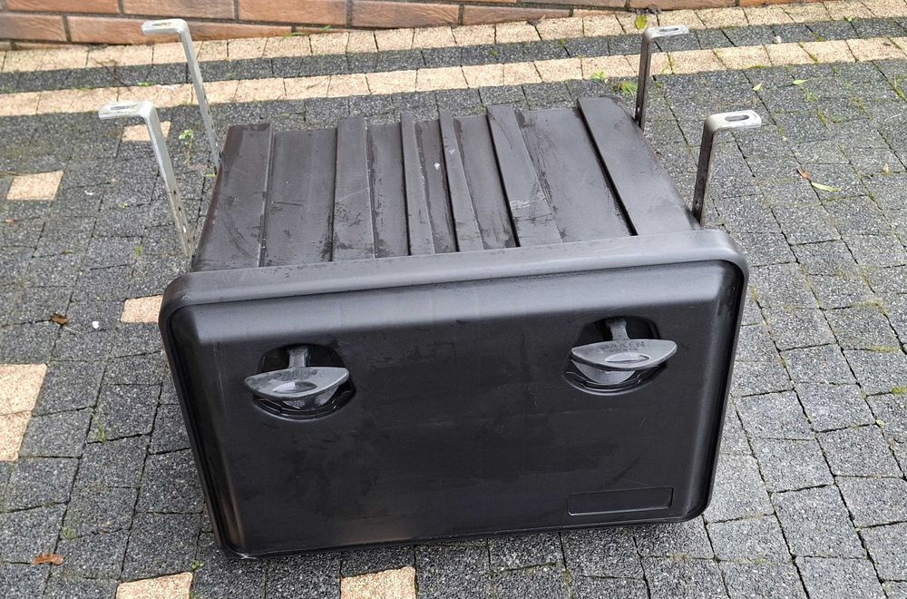 Skrzynka narzędziowa, na pasy do lawety, przyczepy, naczepy