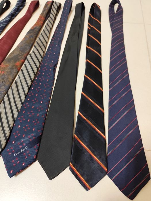 Lote de 10 Gravatas antigas de banda estreita (Vintage)