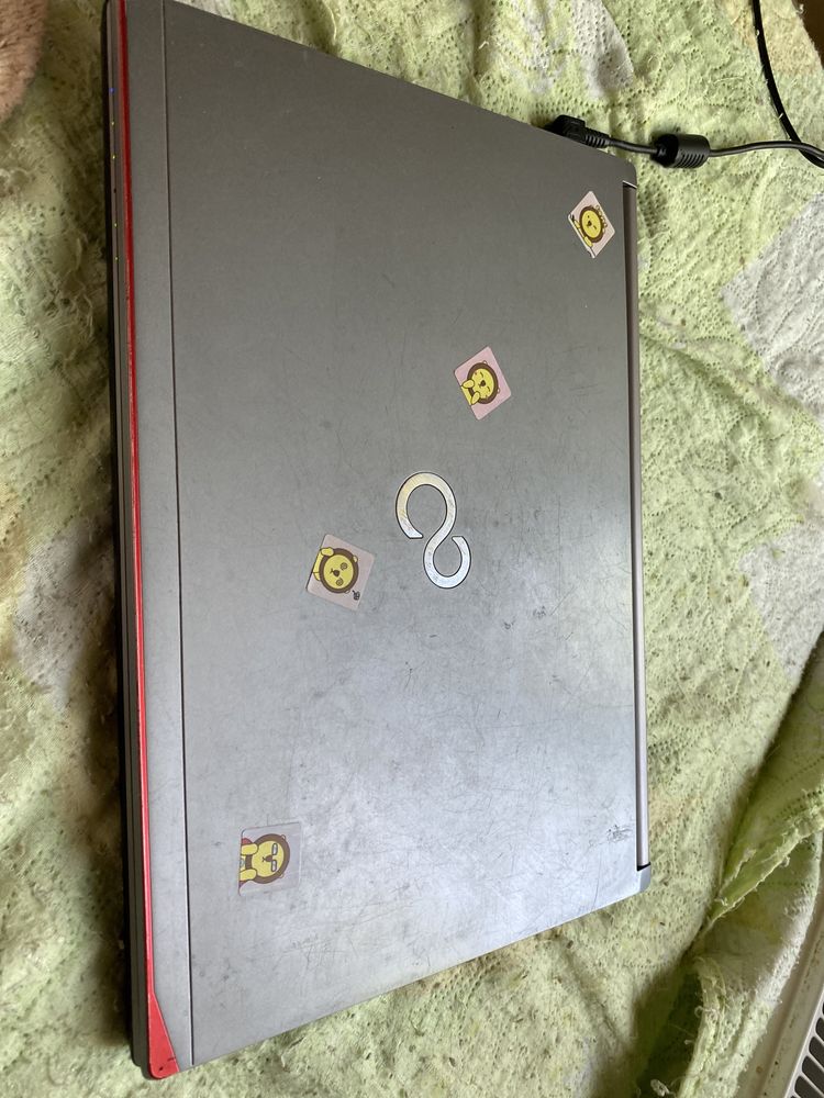 Fujitsu LifeBook E734