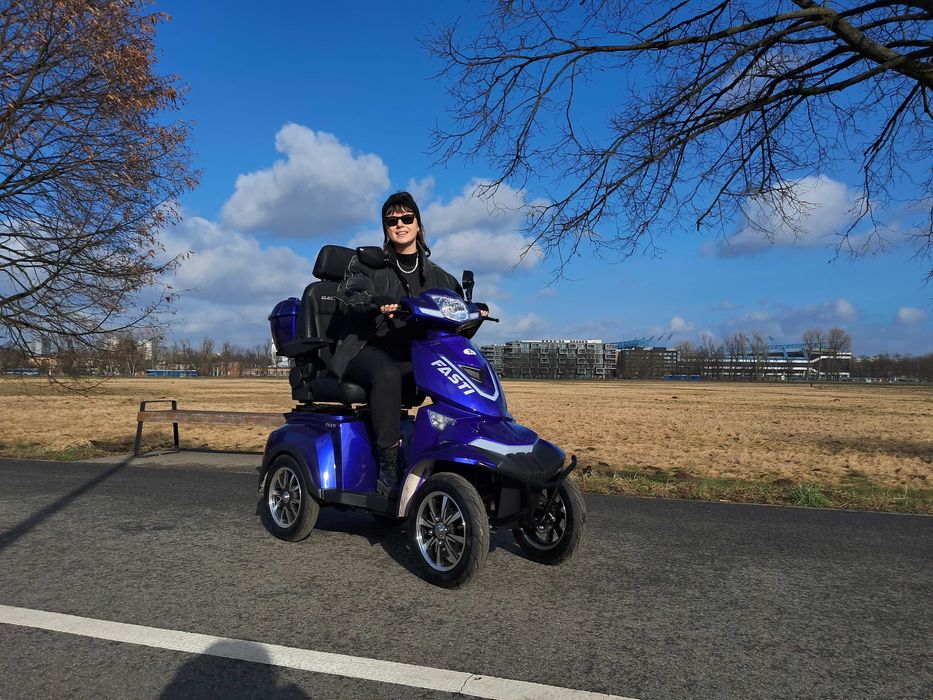 Fasti 4 Max: Elektryczny skuter czterokołowy pas + uchwyt na kule