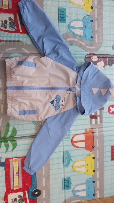 Вітровка, плащ,  дождьовик, куртка демісезонна !