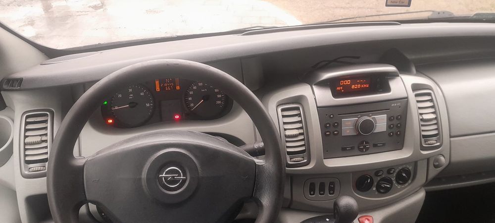 Wynajem busa wypożyczalnia samochodu dostawczego  vivaro AUTOMAT ! 24H