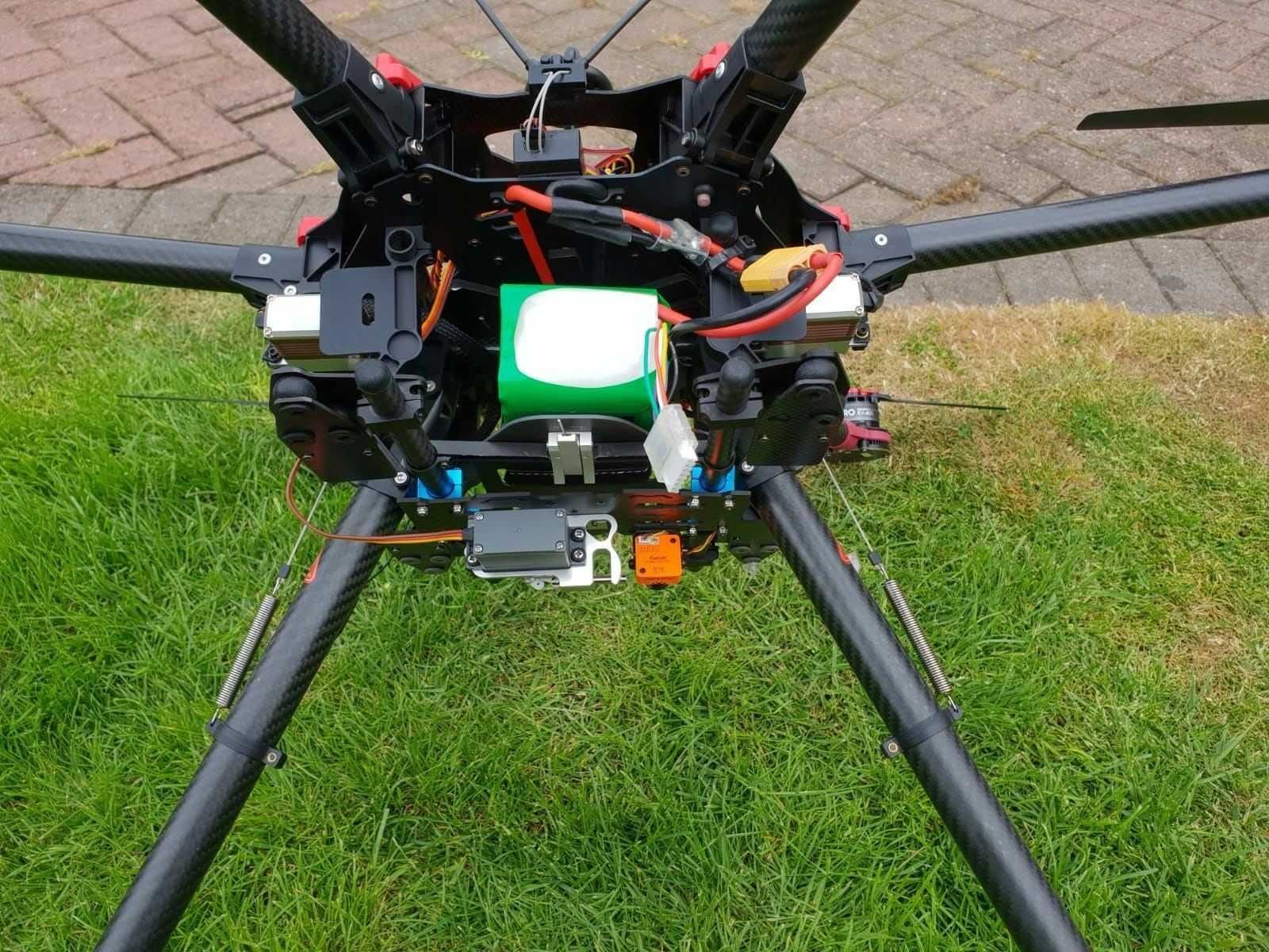 Dji S900 Dron z systemem drop do służby szkoleń
