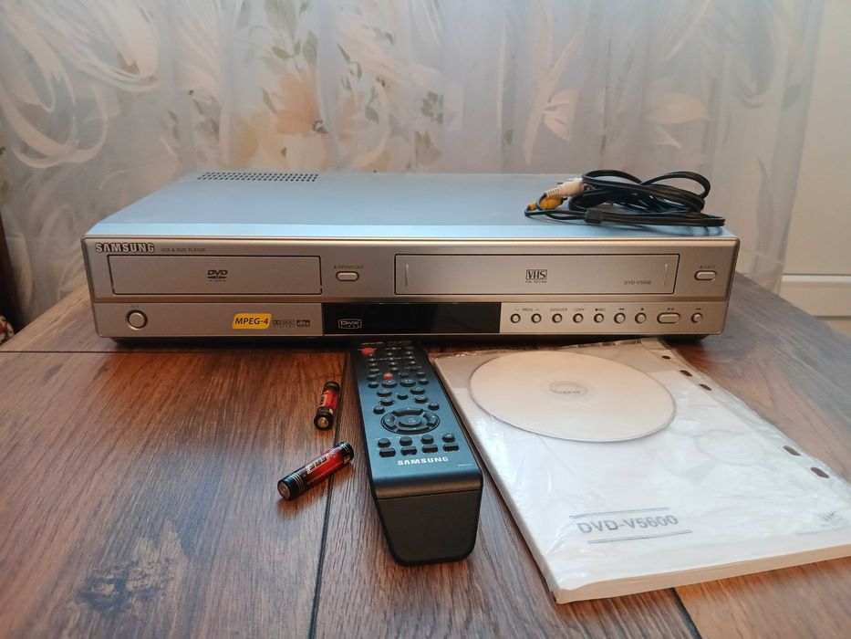 Видеомагнитофон VHS + DVD samsung dvd-v5600