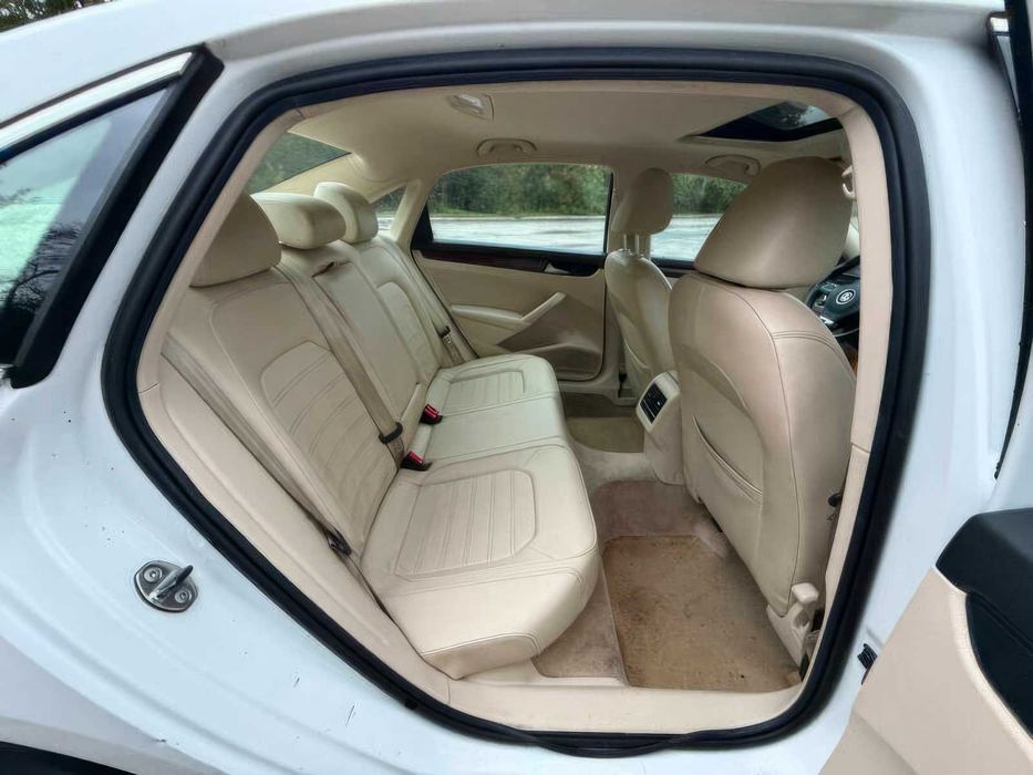 Volkswagen Passat SEL Premium      2013