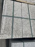 Granito amarelo picado comercial