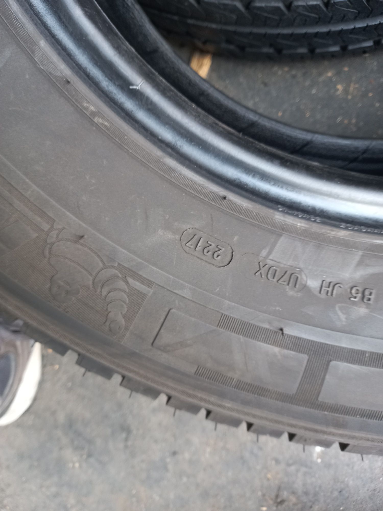 Opony używane  225/75/16c michelin 2x5.5  mm
