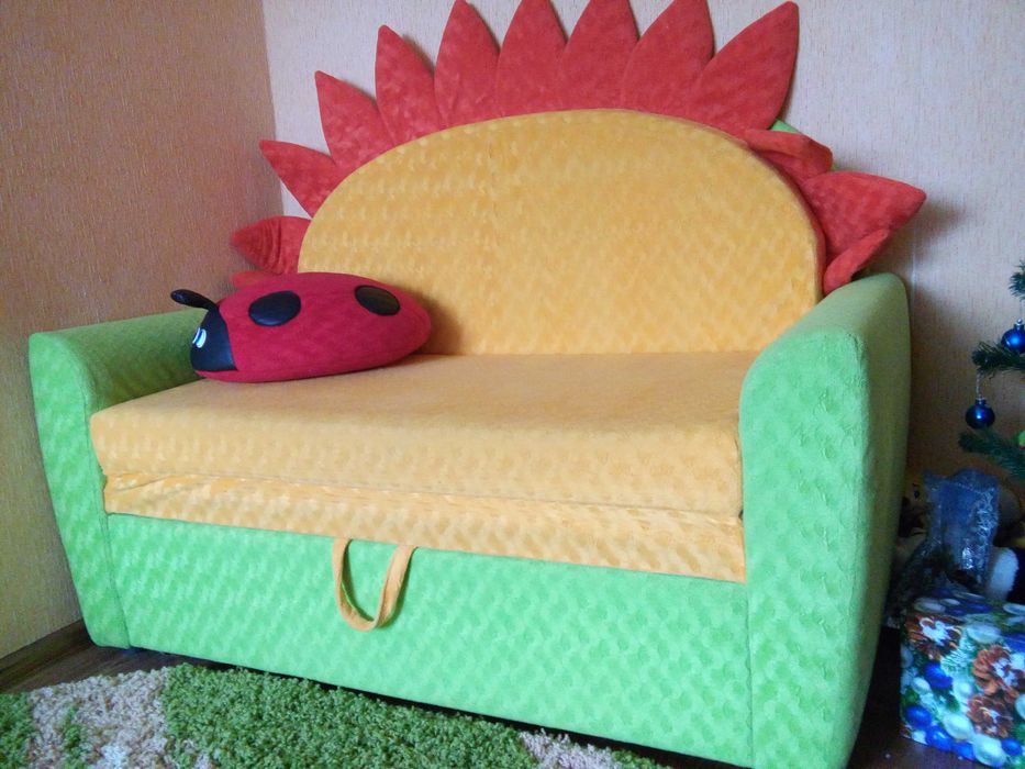 Диван ліжко дитячий