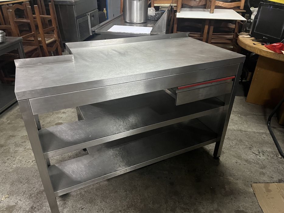 Escaparate bancada em aço inox com gavte e prateleiras