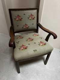 Zabytkowe Krzesło drewniane tapicerowane z ozdobnym gobelinem
