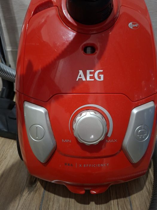 Odkurzacz workowy AEG