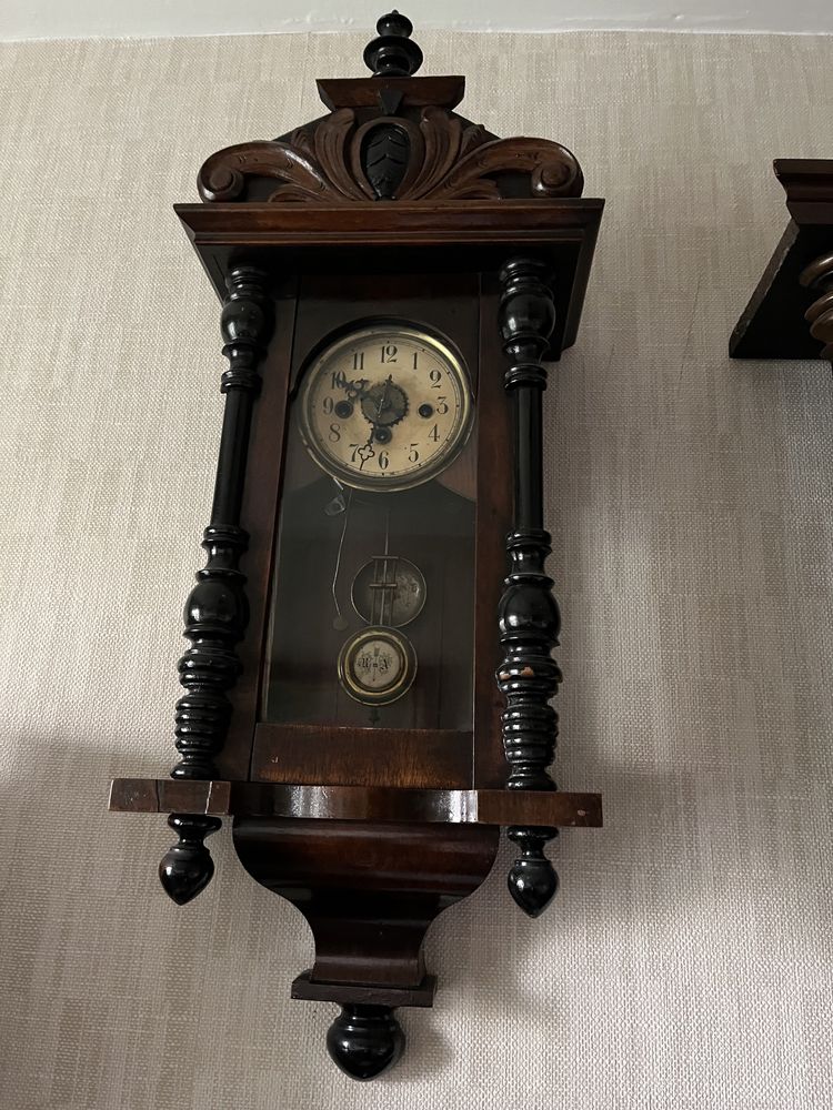 Zabytkowy mały zegar wiszący Junghans
