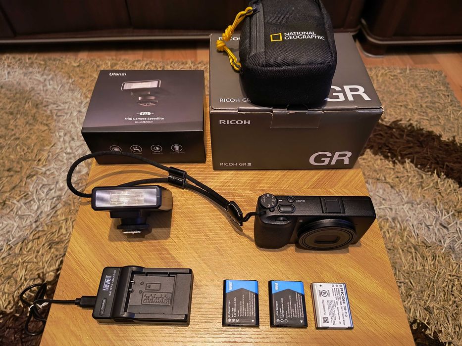 Ricoh GR III + lampa + etui + ładowarka - 1428 zdjęć