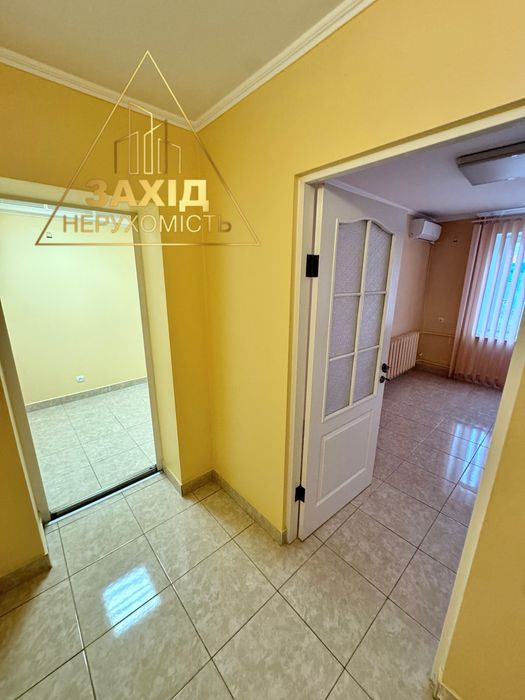 Продаж фасадного комерційного приміщення р-н Варшавського ринку