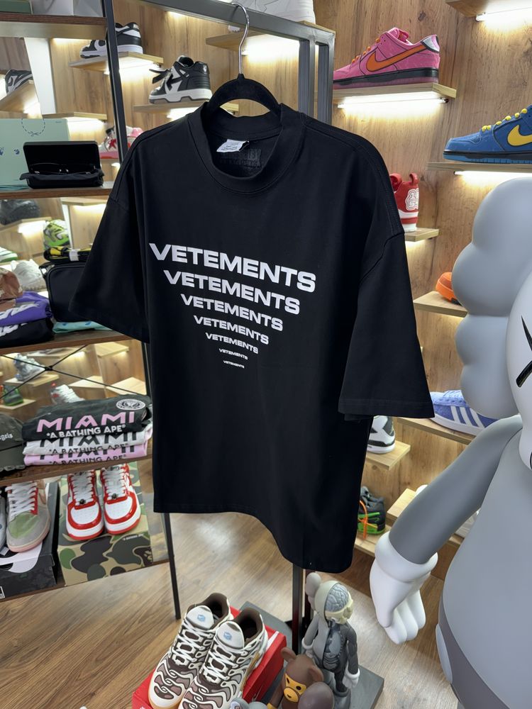 Футболка Vetements Pyramid Logo Black