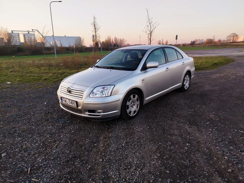 Toyota Avensis Sprzedam Toyotę Avensis hatchback z 2003 roku.