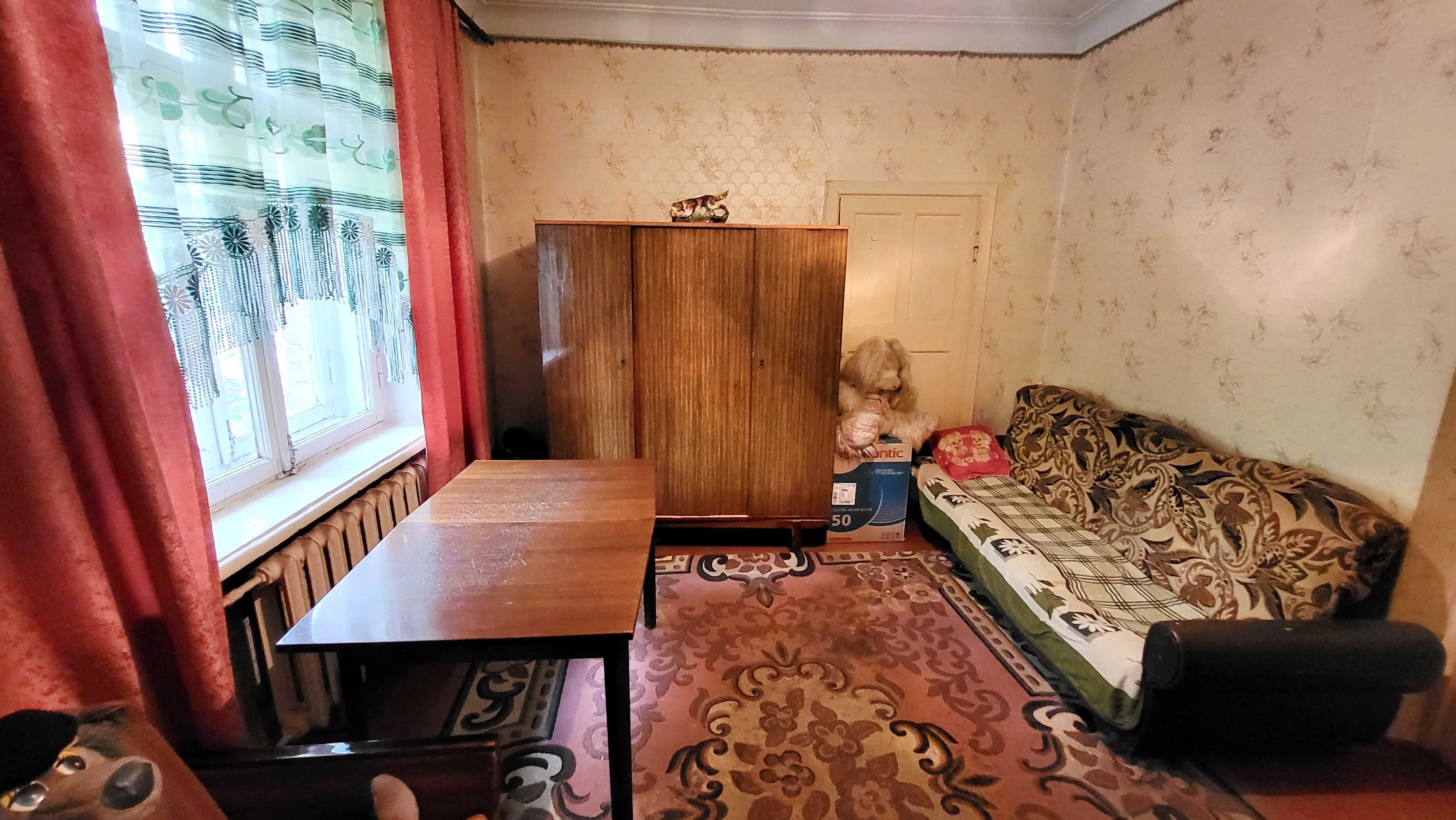 Продаж ПОВНОМЕТРАЖНОЇ 3-х к.кв. вул. Сергія Синенко 1-й поверх.
