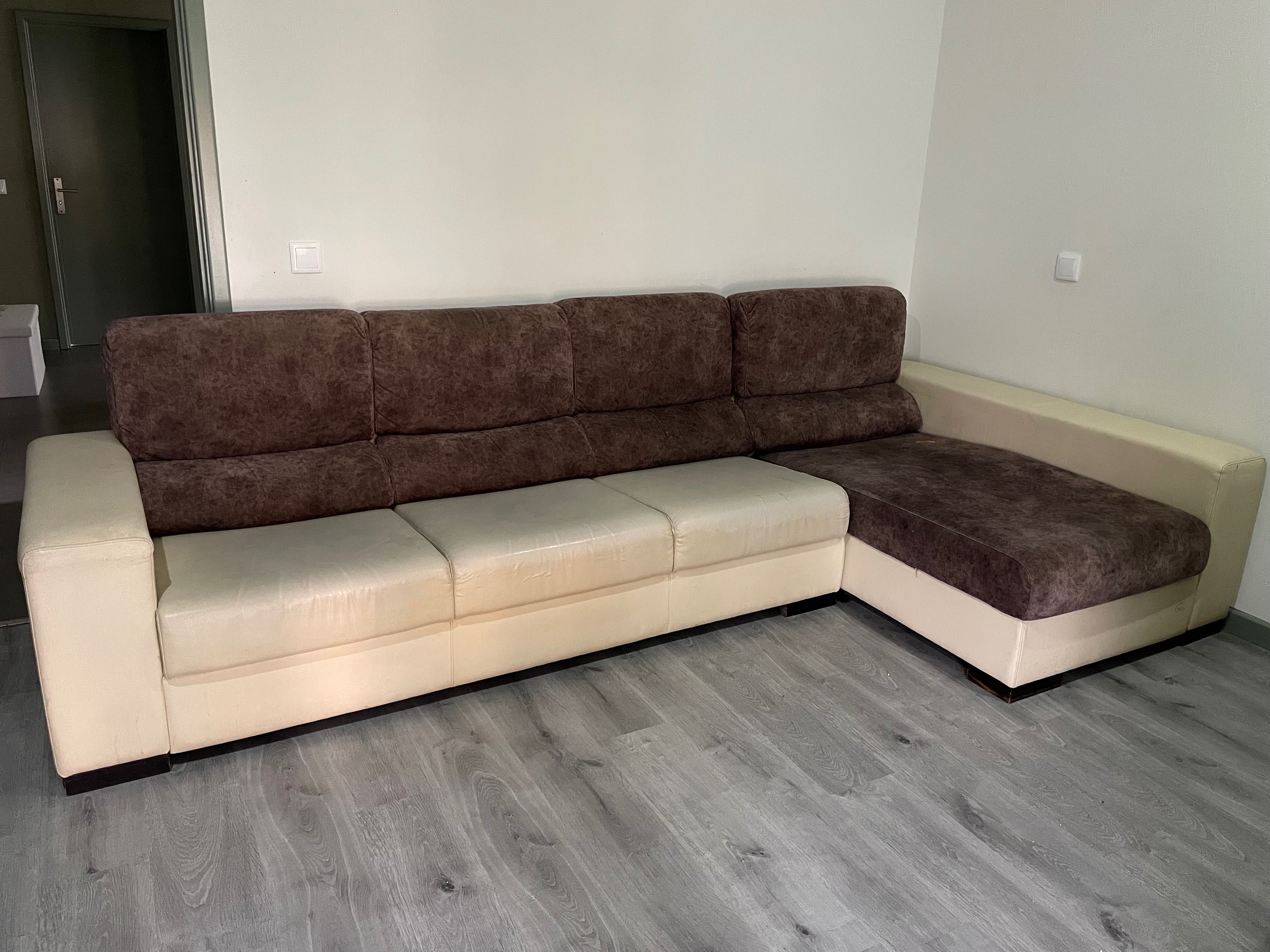 Sofá com chaise longue