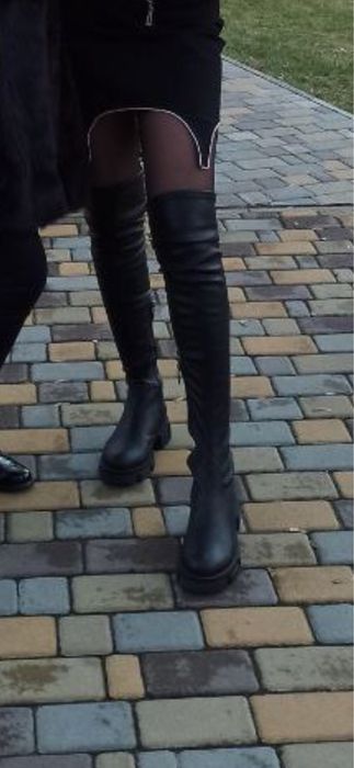 Ботфорти зі стрейч-шкіри на масивній підошві