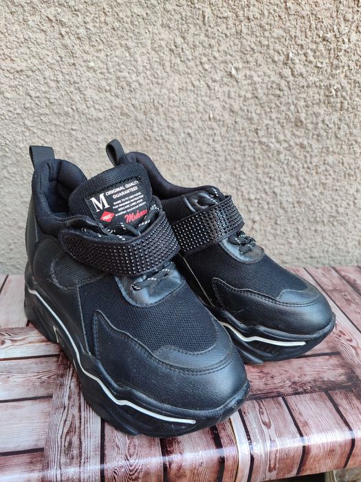 Жіночі кросівки на високій підошві р.37