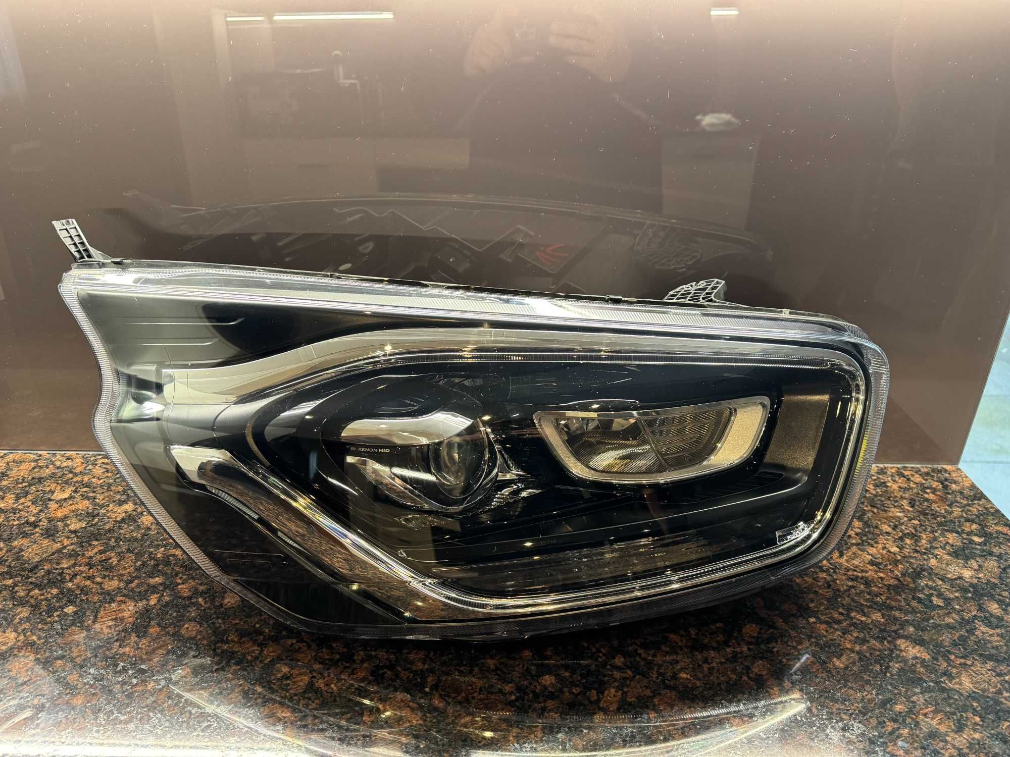 Lampy przednie FORD Custom/Transit po lifcie 2018+ Bi-xenon HiD