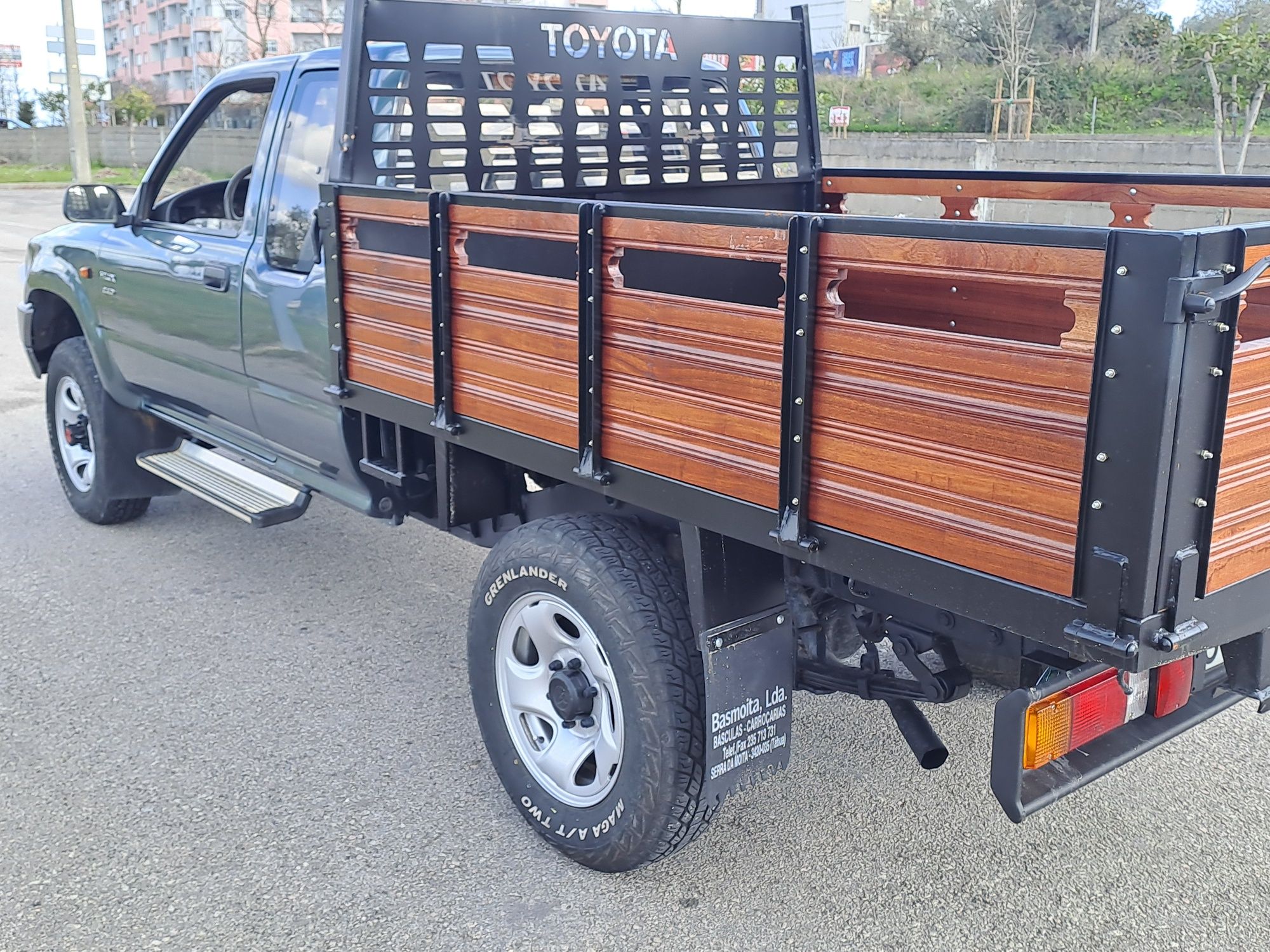 Toyota Hilux 4x4  2.4D