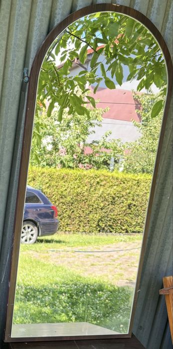 Lustro w deewnianej oprawie
