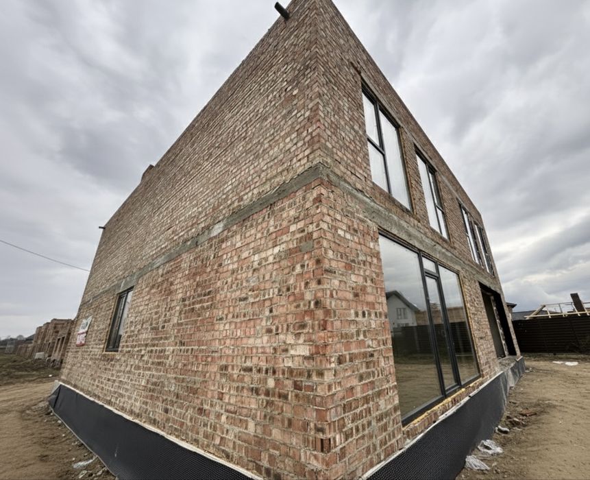 Сучасний ДУПЛЕКС : гараж + приватна ділянка