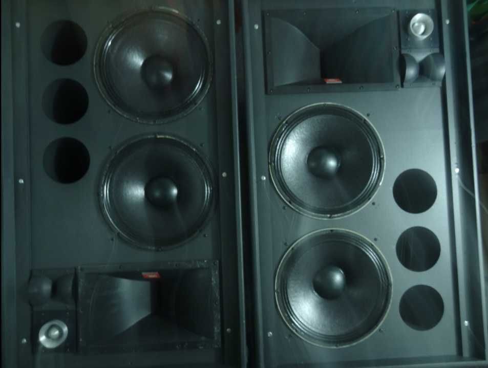 Par JBL 4770 3 vias