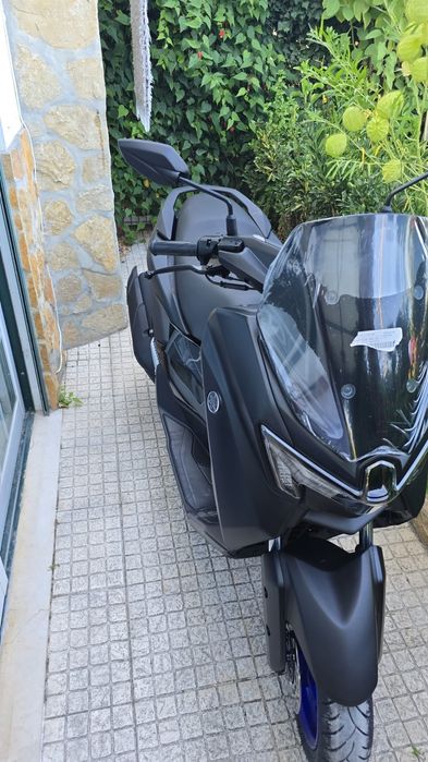 Nmax preta (como nova )