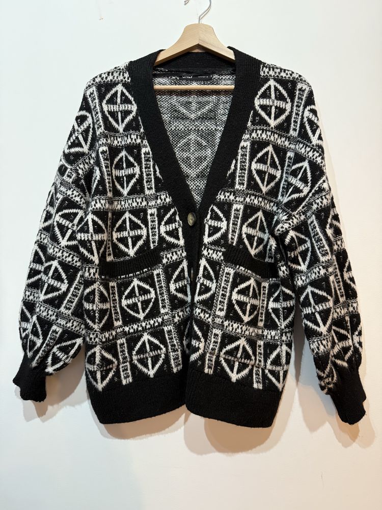 Sweter jak nowy wzorzysty