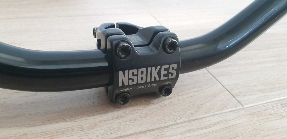 NS Bikes kierownica Lick i mostek Chemical - kompletny kokpit