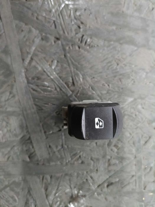 Przełącznik otwierania Szyby Renault Megane II 28.082