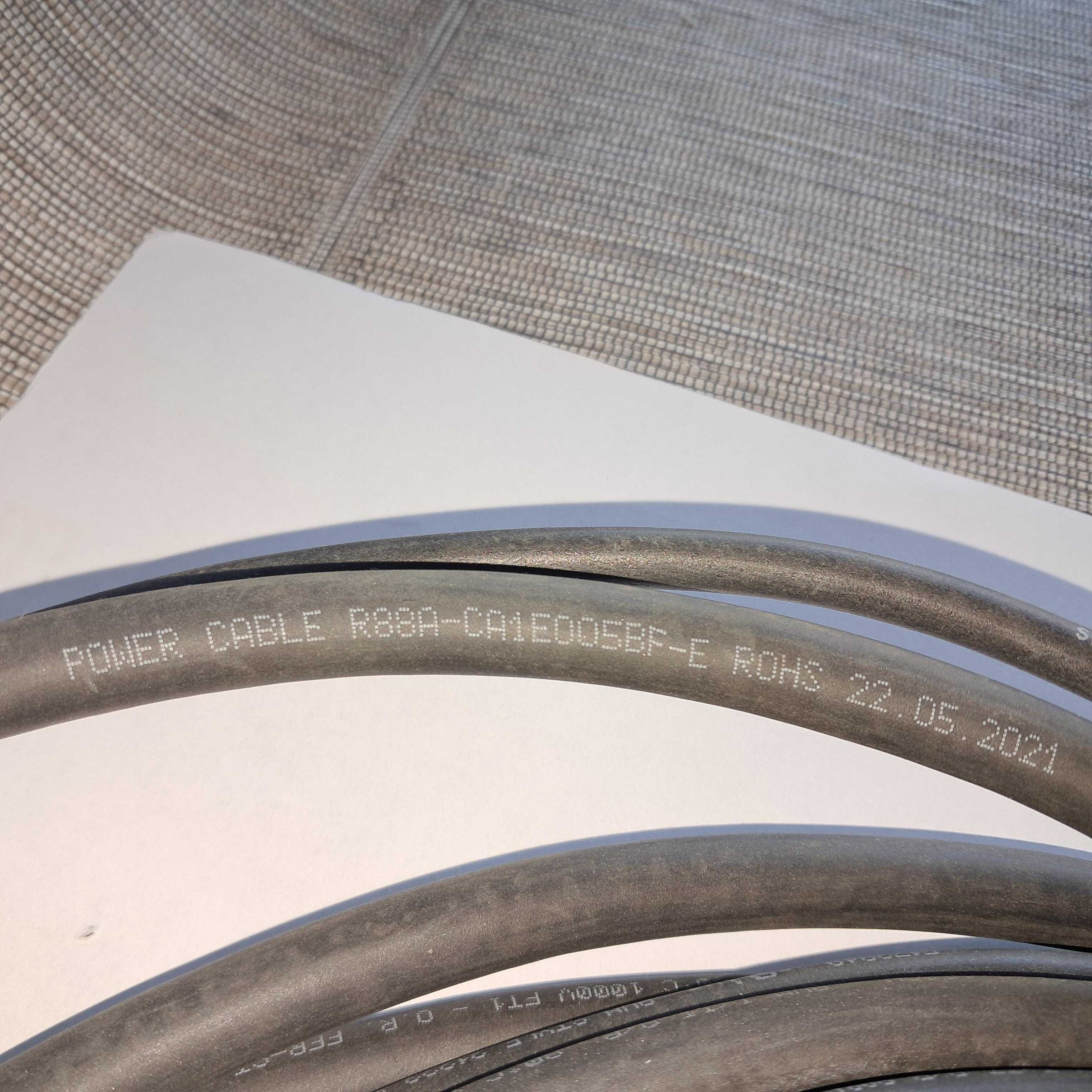 Kable do serwonapędów OMRON R88A-CA1E005BF-E i R88A-CRKC003NR-E
