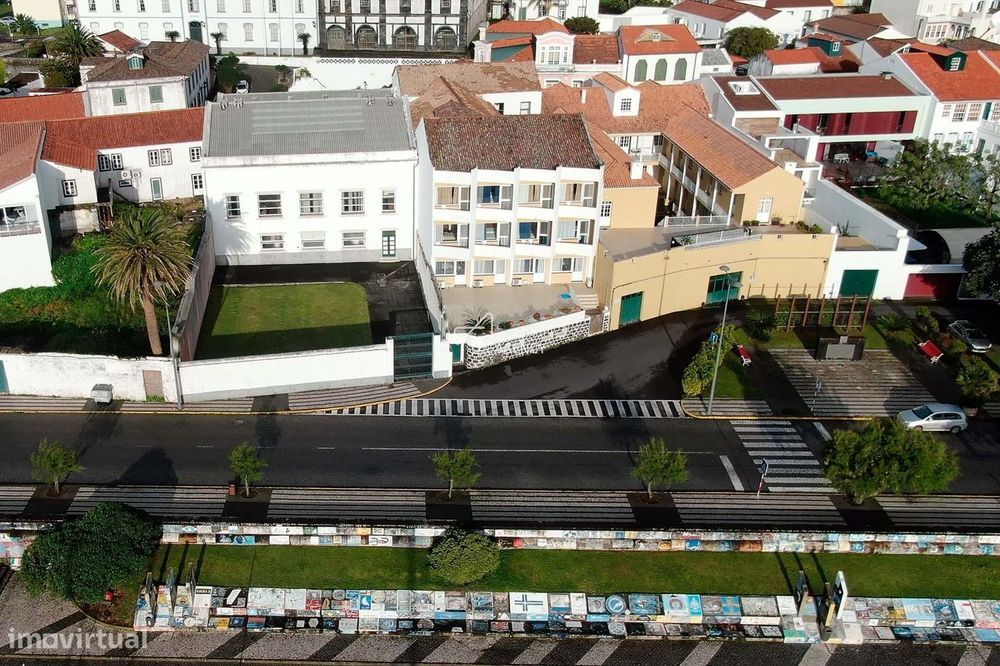 Oportunidade | Edificio Hoteleiro em frente à Marina da Horta, Açores