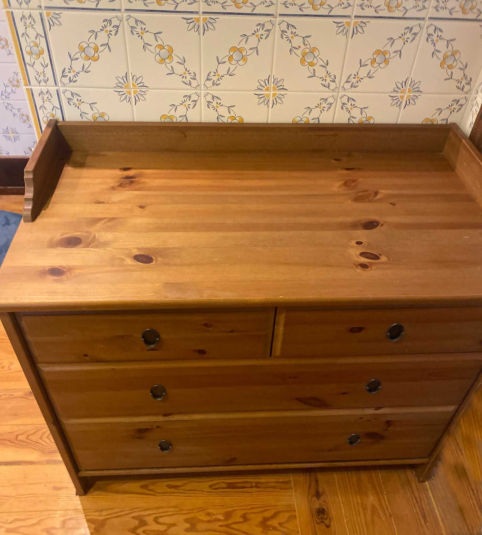 Cómoda IKEA Leksvik – 4 Gavetas