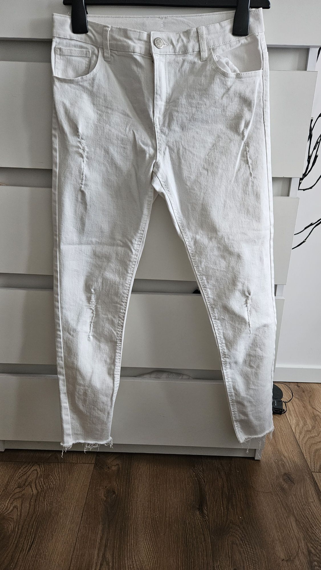Białe Spodnie Jeansowe