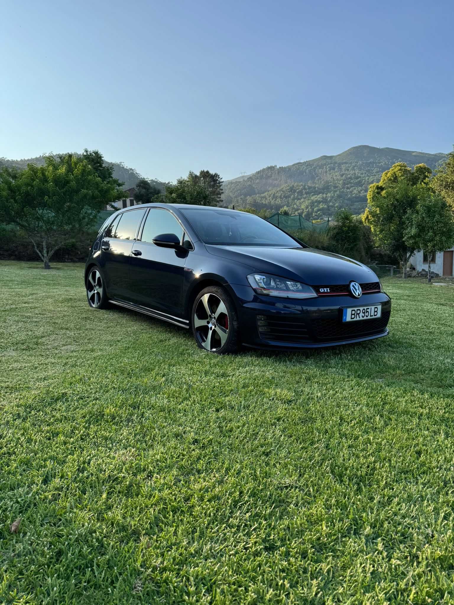 Volkswagen Golf 7 Gti - 220 cv - 5p - Manual