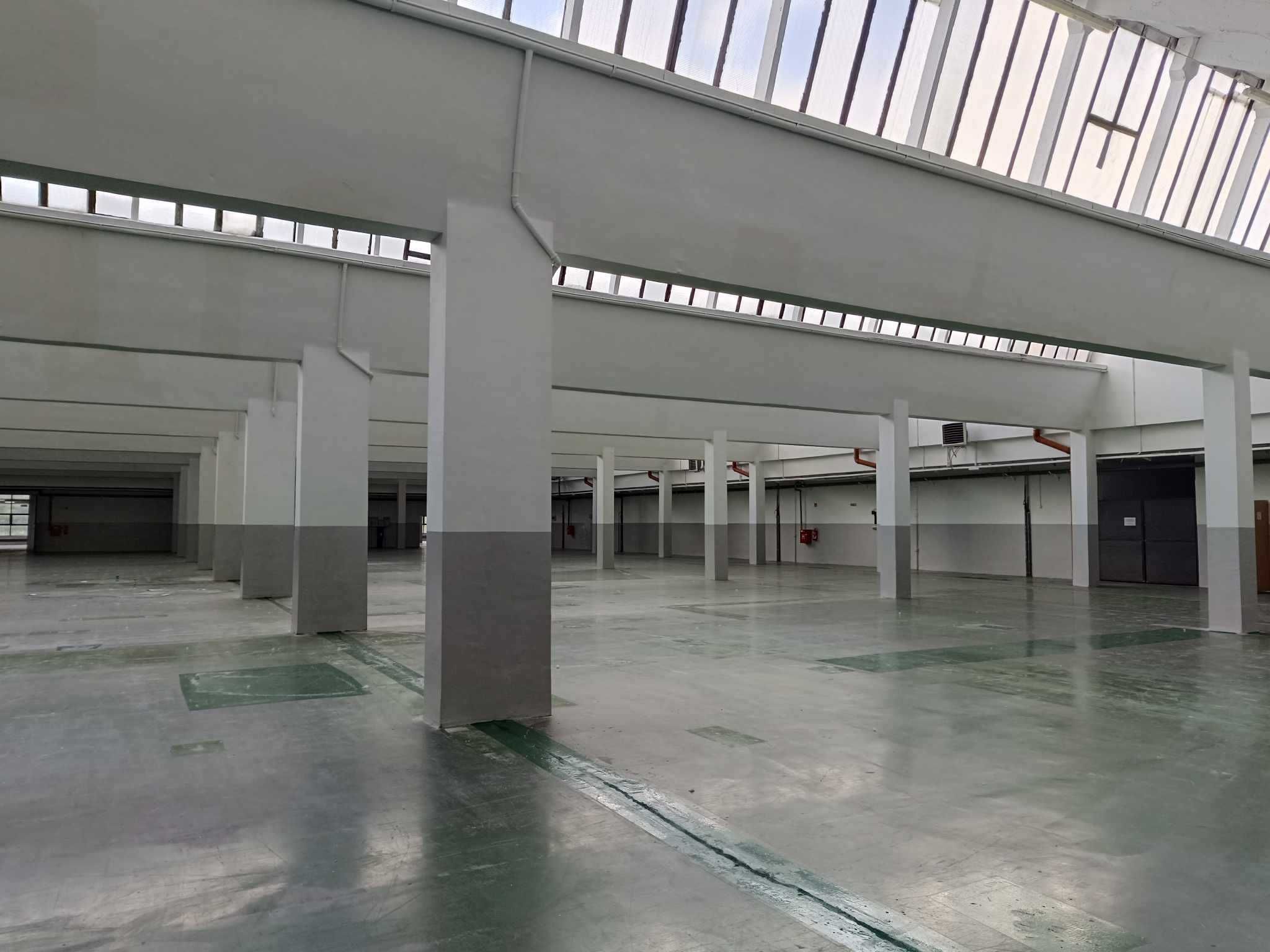 Wynajmę:  hala magazynowo - produkcyjna 3078 m2 w centrum Łodzi