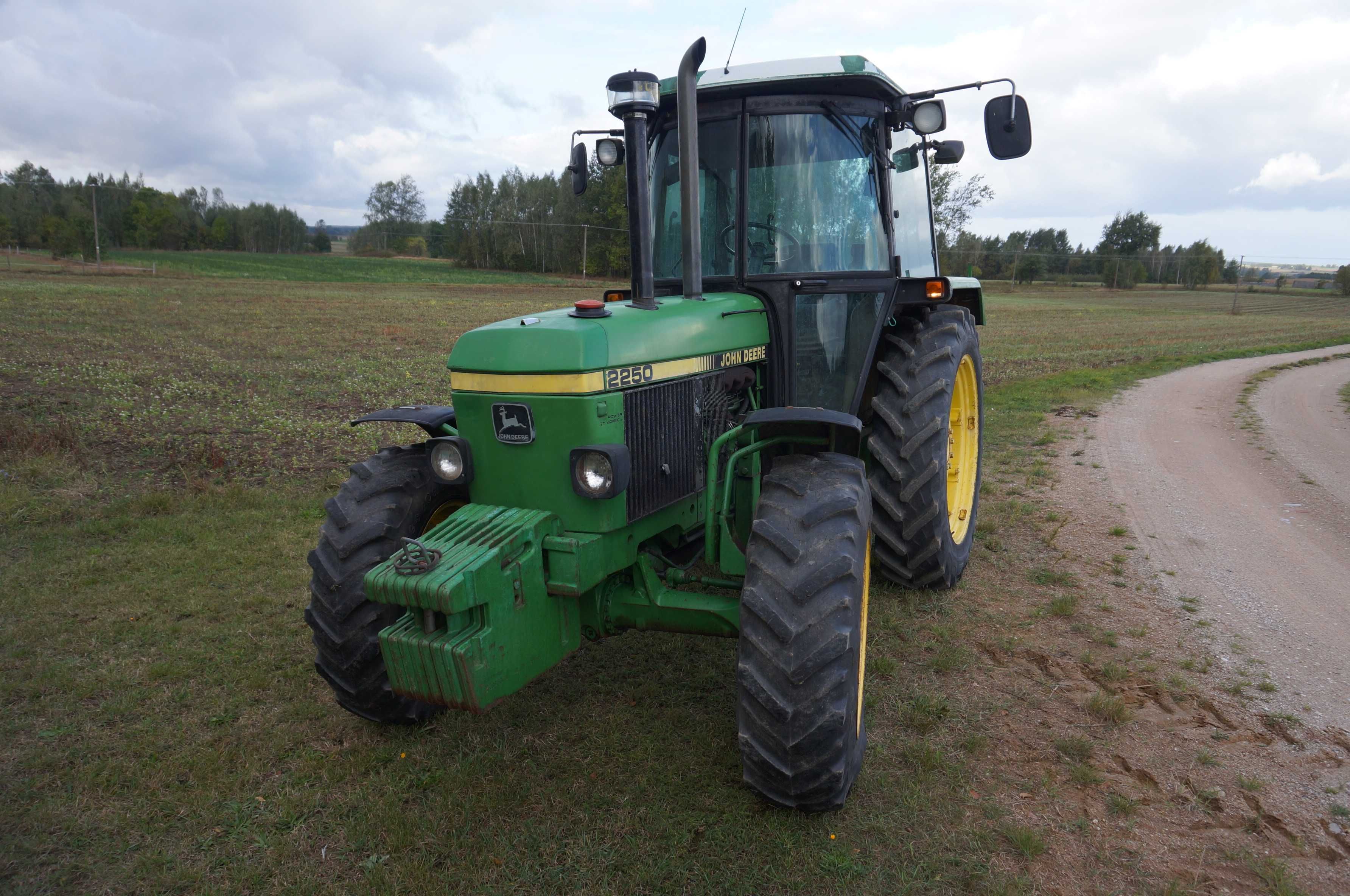 John Deere 2250 z napędem