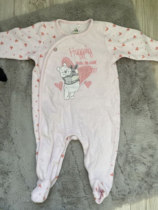 Ocieplany pajacyk niemowlęcy na jesien Disney baby kubus Puchatek