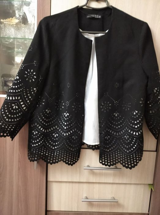 Елегантний піджачок з вибивкою