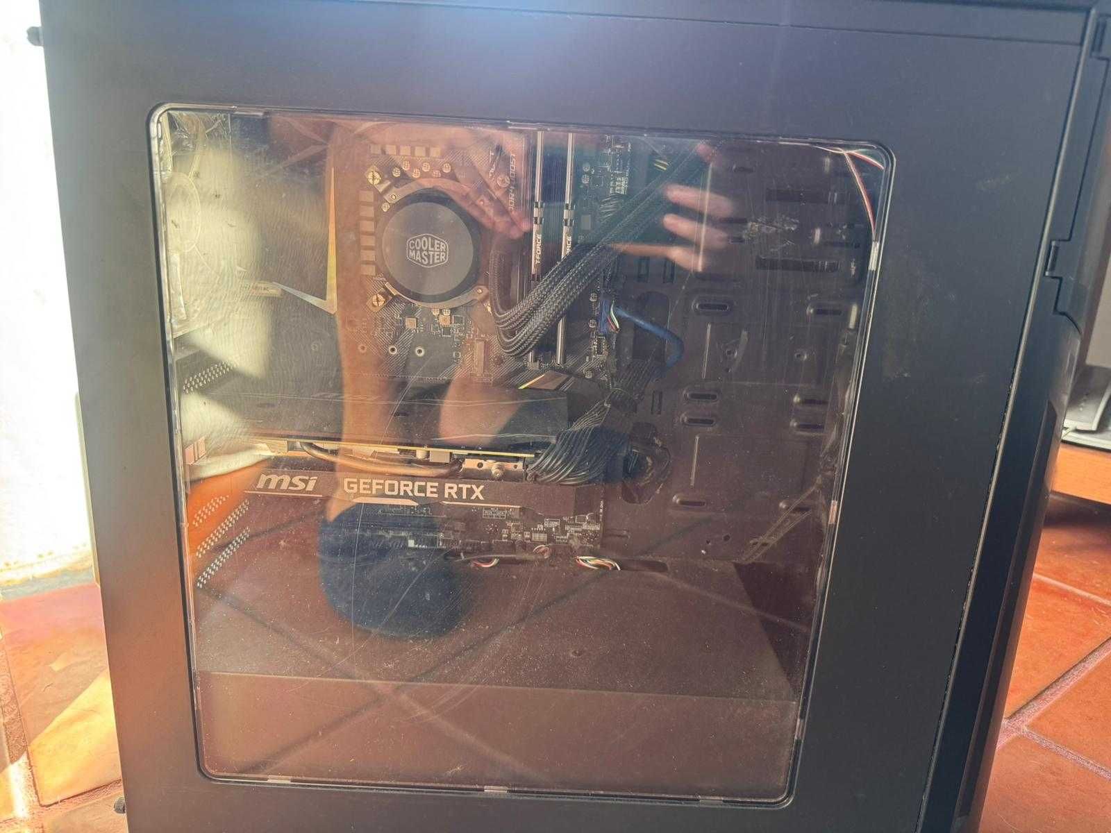 Desktop gamer usado em boas condições