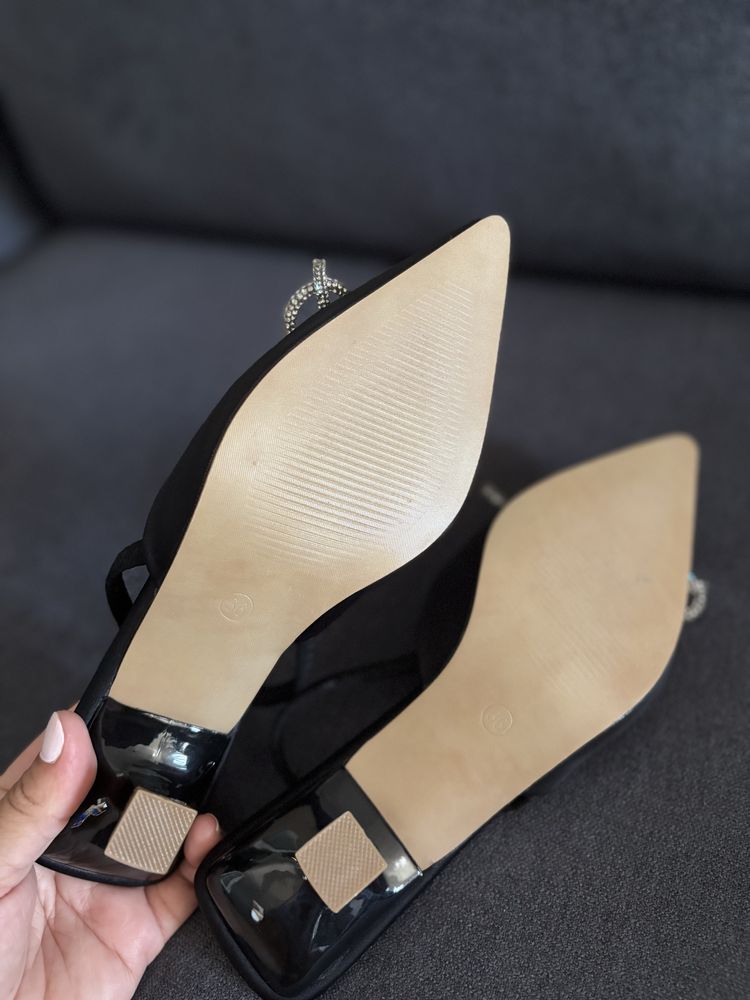 Sandalias com salto medio