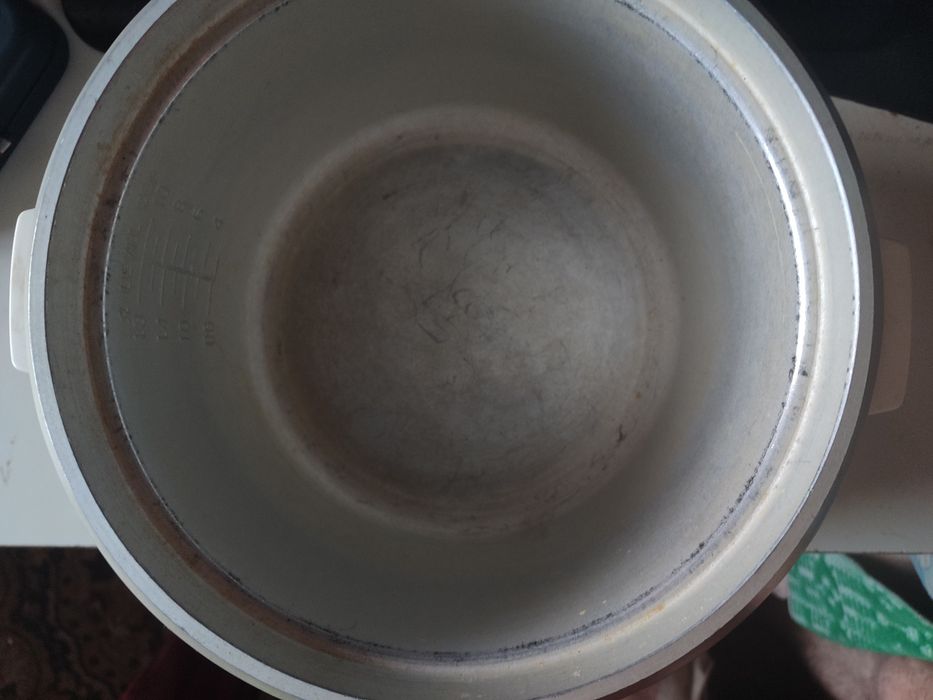 Старая мультиварка  с чашкой и шнуром