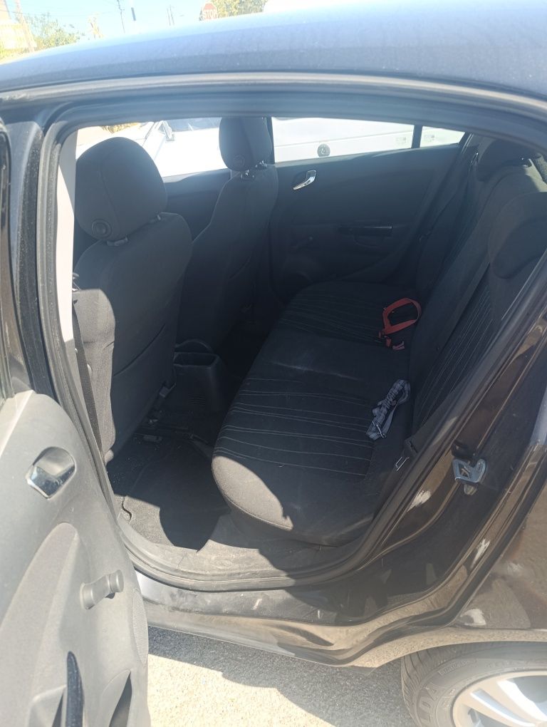 Opel corsa 1.2 gasolina 130.000km 2010