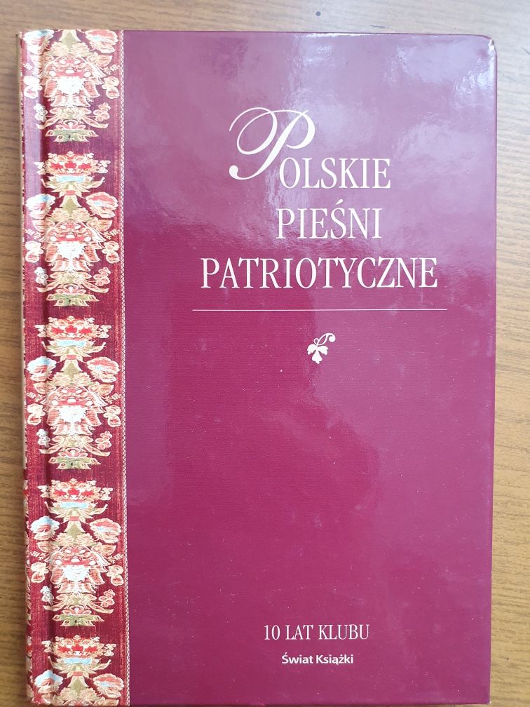 Polskie pieśni patriotyczne - 10 lat klubu świat książki - Szymański