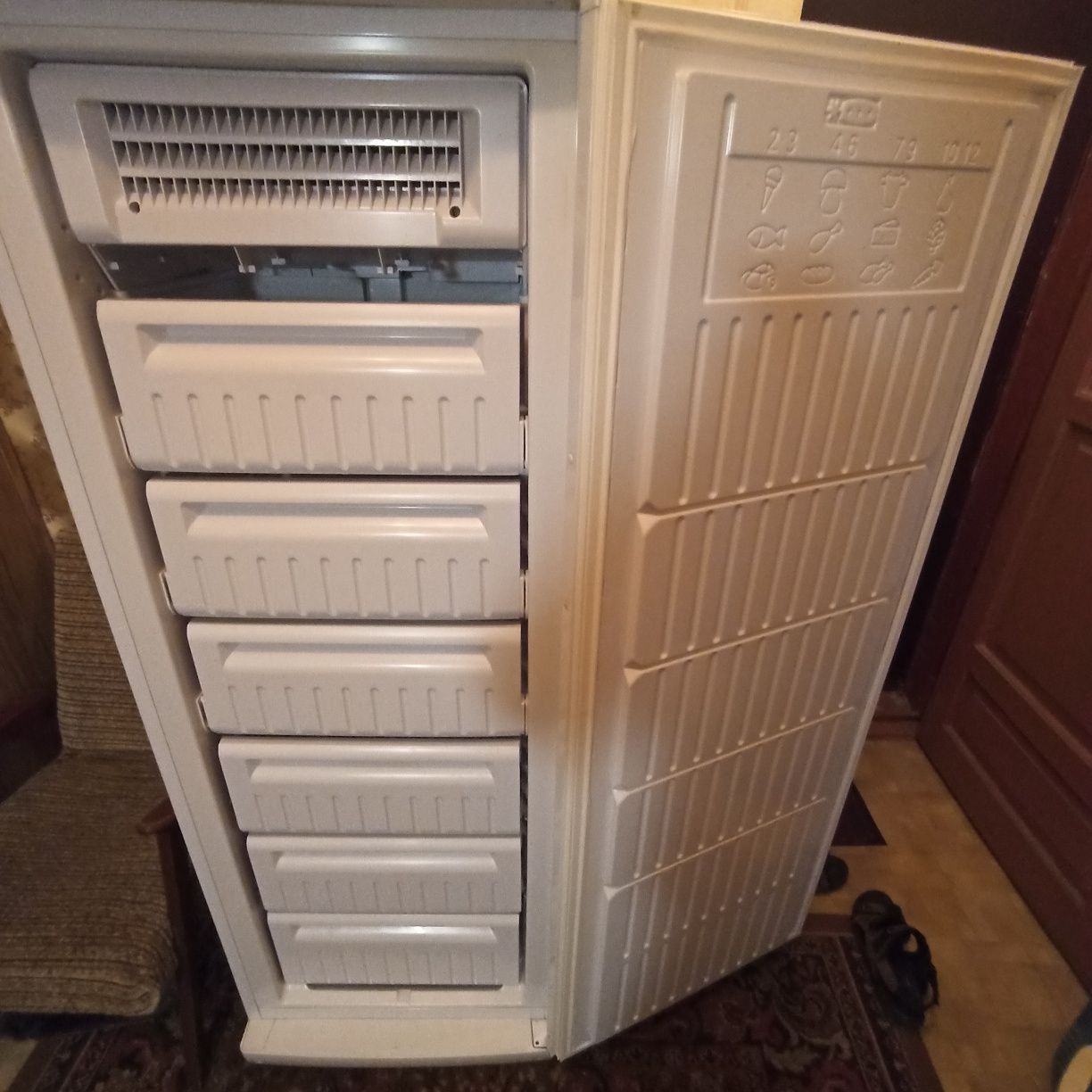 Продам морозильную камеру INDESIT в идеальном состоянии.