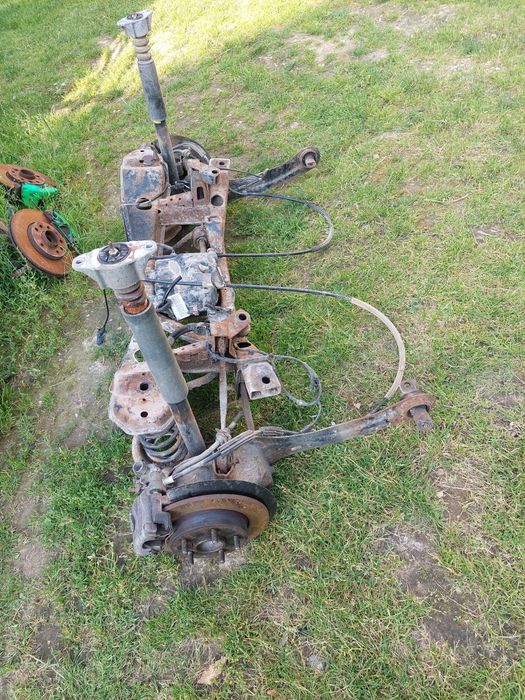 Wózek tył mazda 3 BK 2006 belka zawieszenia zacisk wahacz