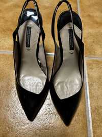 Sapatos de verniz pretos